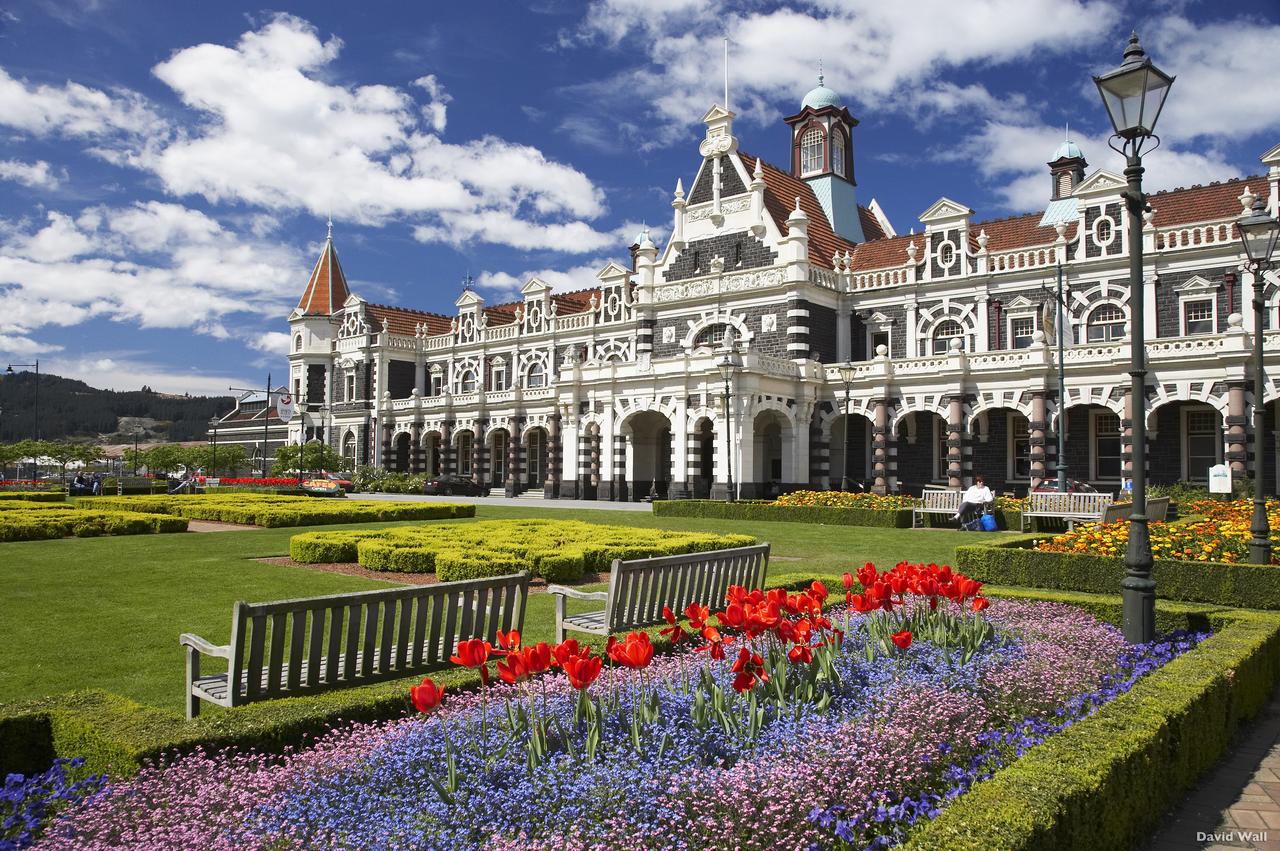 new-zealand-south-island-dunedin-railway-station