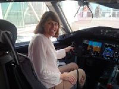 Jane in 787 cockpit - Jane