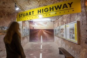 australia-south-sa-coober-pedy-desert-cave