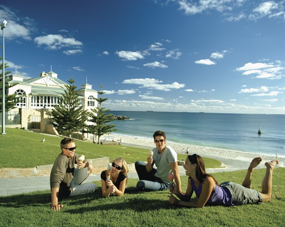 australia-western-perth-cottesloe-beach