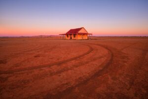 661231 3 - Into the Wilds: The Australian Outback Beyond Uluru
