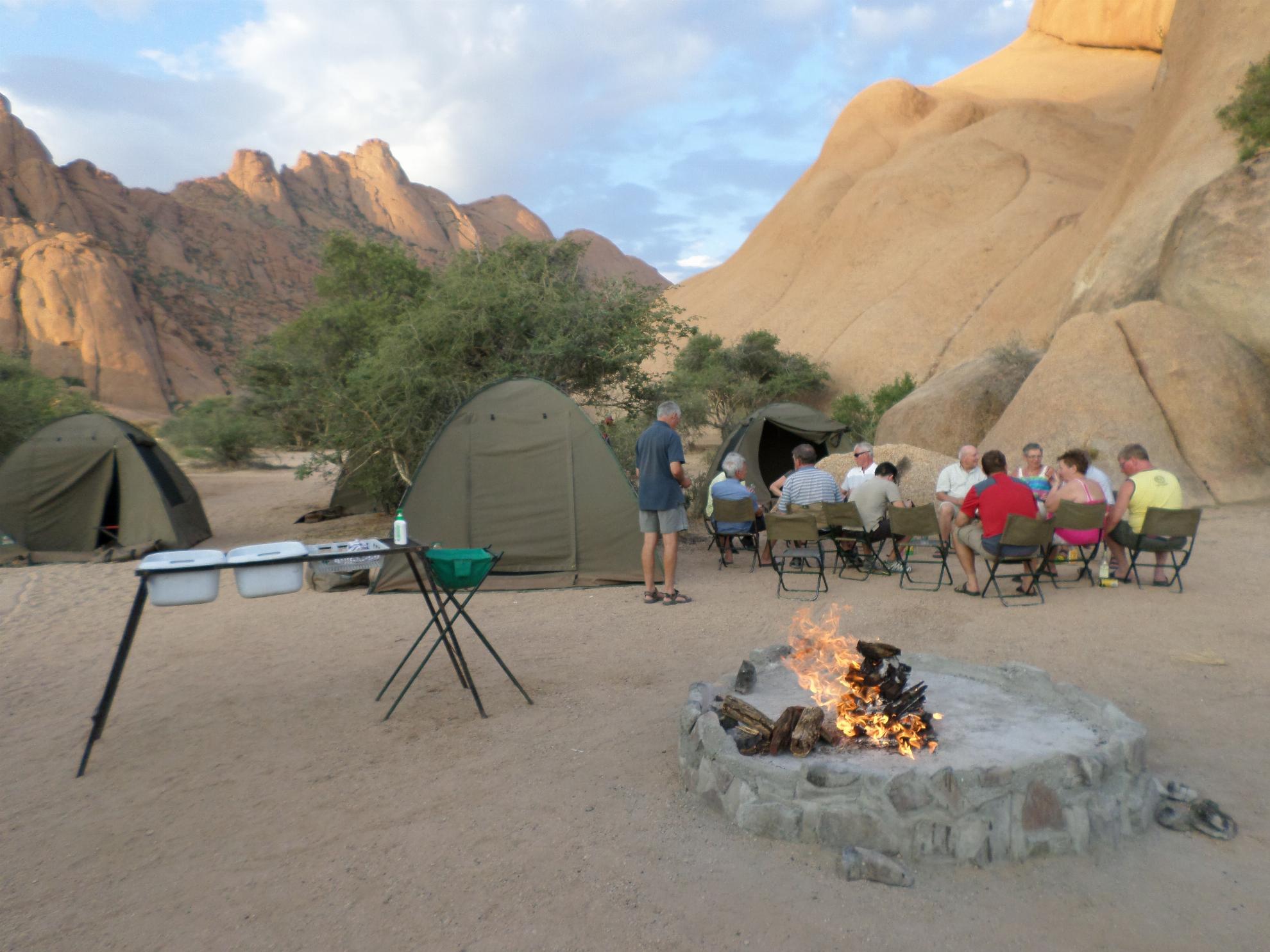 africa-namibia-Spitzkoppe-Mountains-camping