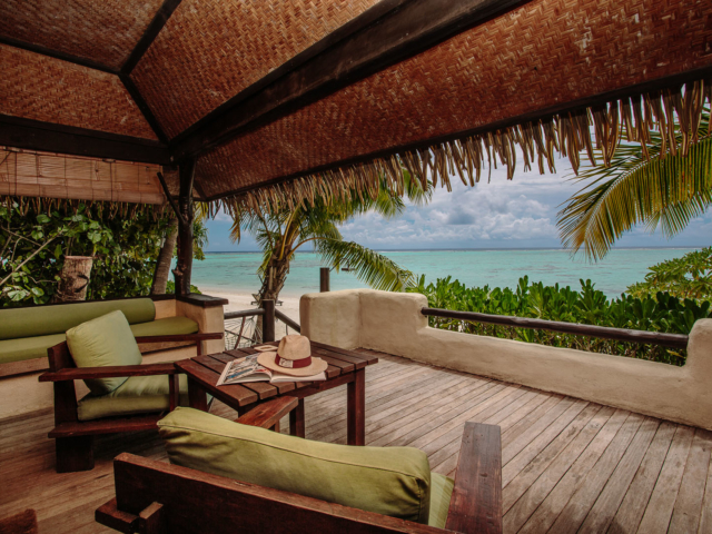 cook-islands-Pacific-Resort-Aitutaki-Premium-Beachfront-Bungalow-Deck