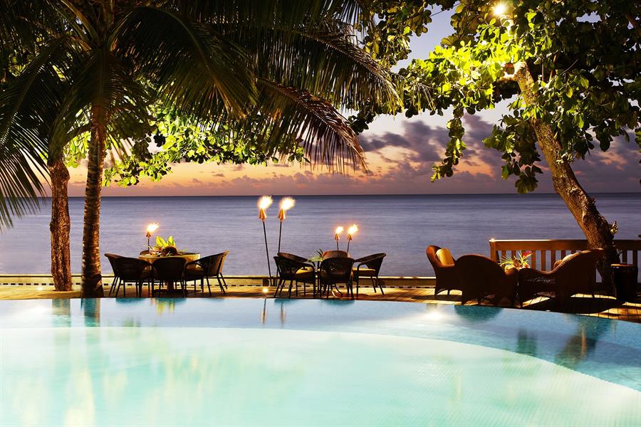 tahiti-papeete-le-tahiti-pearl-pool-dining