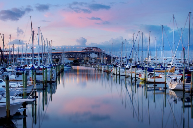 new-zealand-auckland-bridge-marina-westhaven TA