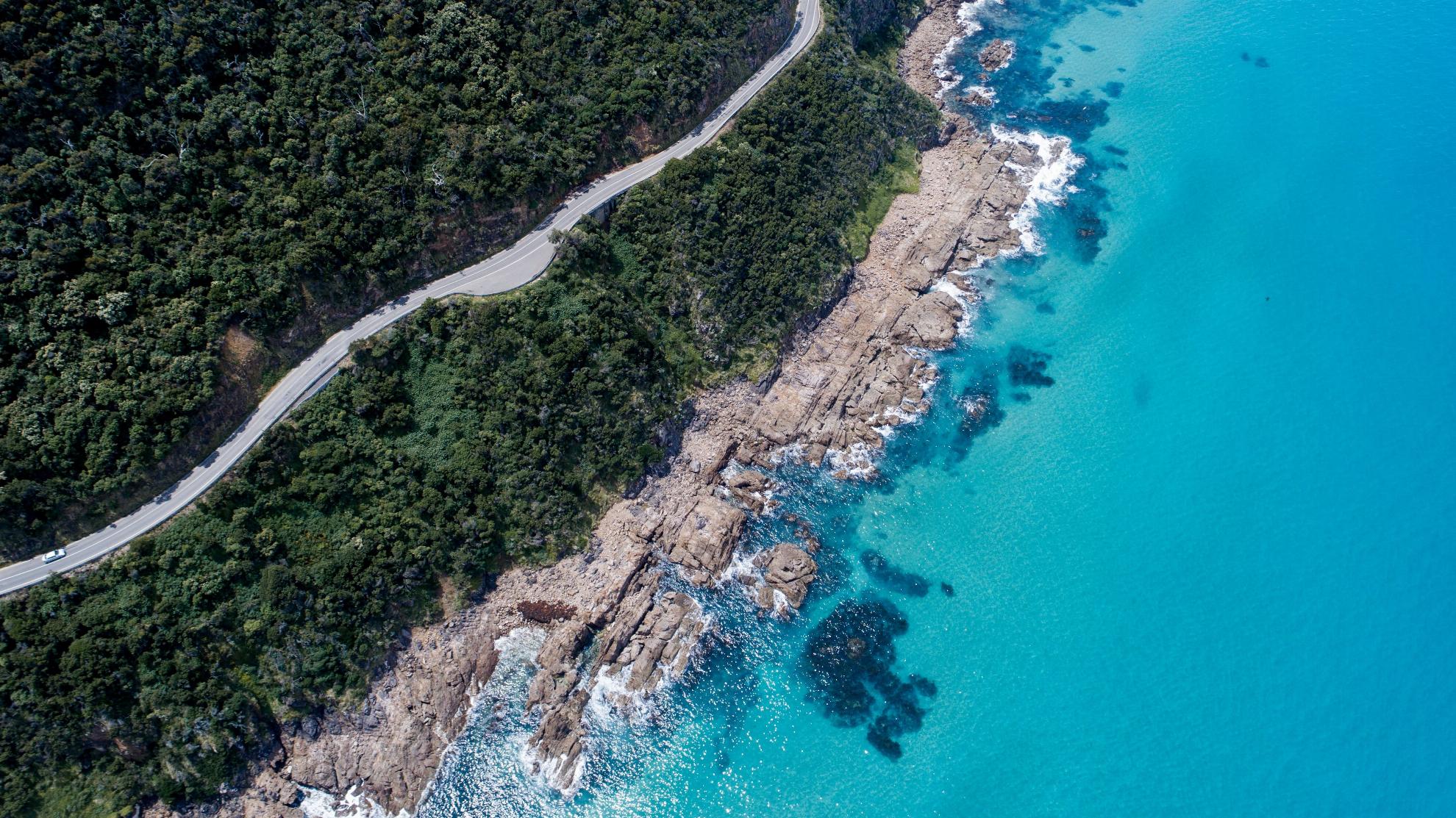 australia vic great ocean road 1087380 134 Mandatory Credit Tourism Australia - Trade Snow Boots for Flip Flops: Explore Australia & New Zealand Vacation Packages australia-vic-great-ocean-road-1087380-134 Mandatory Credit Tourism Australia
