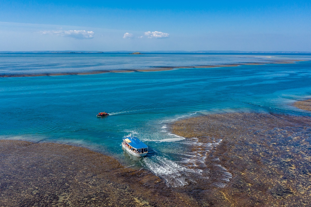 australia-cruise-kimberley-Coral -Expeditions-Montgomery-reef-view