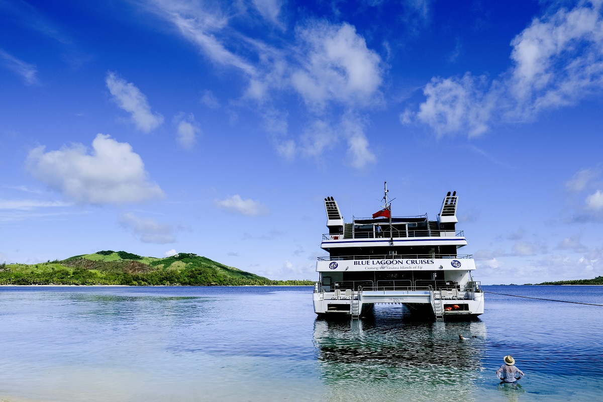 fiji-cruise-blue-lagoon-nanuya-stern