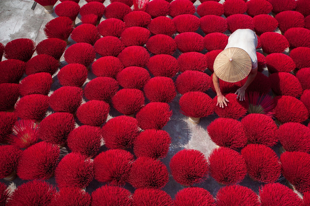 asia-vietnam-incense-sticks-PB 6537298