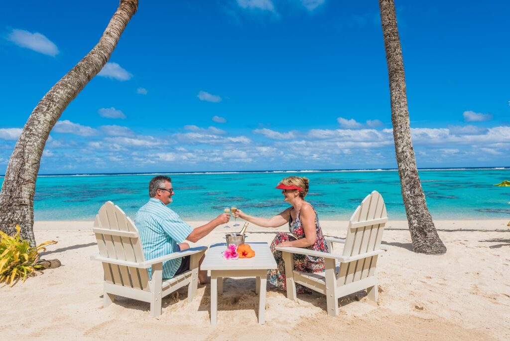 cook-islands-rarotonga-moana-sands-hotel-beachfront-cocktails