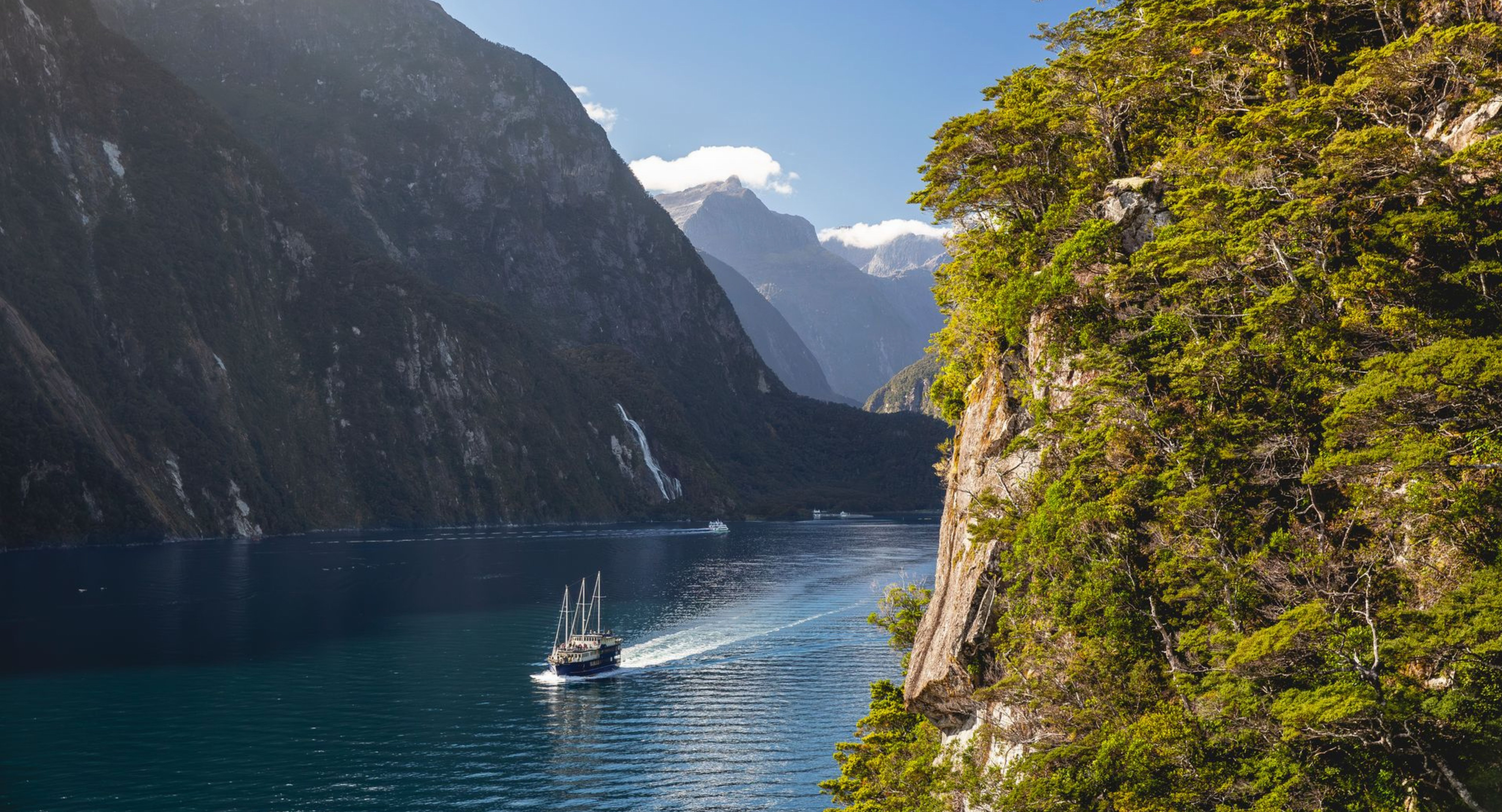 new-zealand-south-island-fiordland-milford-sound-516843 TNZ Credit Miles Holden