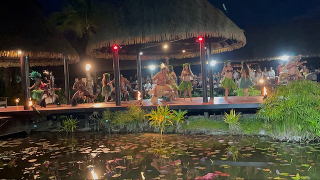 cook-islands-rarotonga-food-te-vara-nui-dut-amber-woods