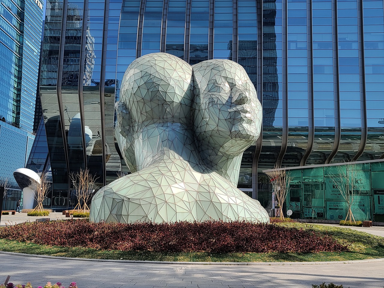 korea-seoul-digital-media-city-sculpture-they-artist-4954516 PB RF