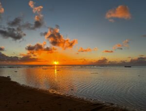 cook islands sunset DUT team - From Calgary to the Cook Islands: A Perfect 7-Night Escape